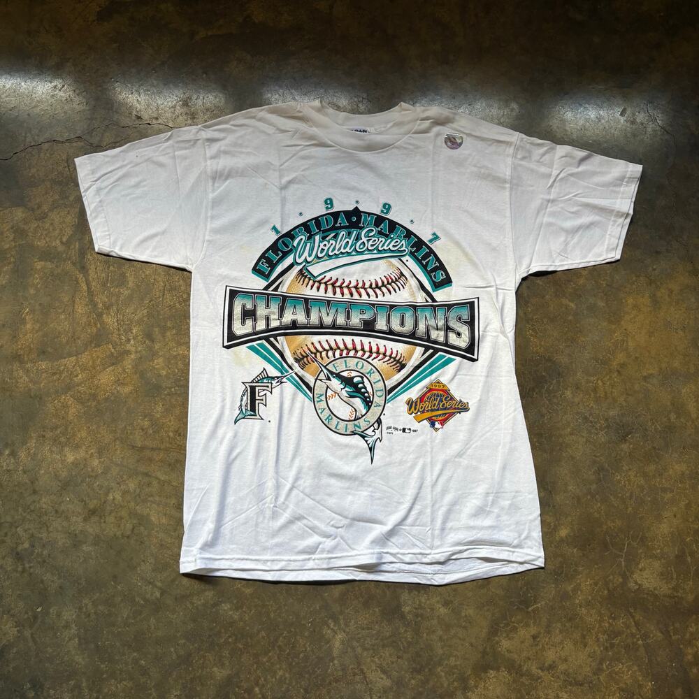 Beautiful Vintage Marlinsโ MLB World Champions T-shirt